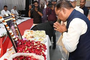 मुख्यमंत्री श्री साय ने स्व. राजेश अवस्थी को दी श्रद्धांजलि मुख्यमंत्री श्री साय ने स्व. राजेश अवस्थी को दी श्रद्धांजलि