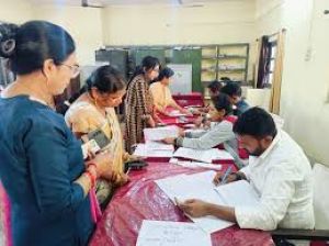 जिले के डौण्डी एवं डौण्डीलोहारा विकासखण्ड में हुआ 81.93 प्रतिशत मतदान जिले के डौण्डी एवं डौण्डीलोहारा विकासखण्ड में हुआ 81.93 प्रतिशत मतदान