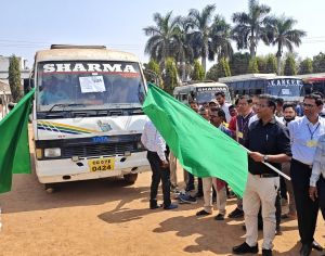 जिला पंचायत के मुख्य कार्यपालन अधिकारी ने किया मतदान दलों को रवाना जिला पंचायत के मुख्य कार्यपालन अधिकारी ने किया मतदान दलों को रवाना