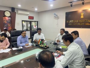 कलेक्टर ने टीएल बैठक में की लंबित मामलों की समीक्षा कलेक्टर ने टीएल बैठक में की लंबित मामलों की समीक्षा