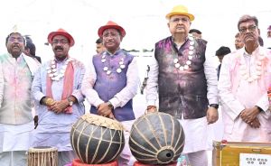  होली मिलन समारोह में विधानसभा परिसर हुआ रंग-गुलाल से सराबोर