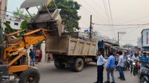 जोन 5 में सड़क बाधा,  गंदगी फैलाने पर व्यापारियों पर लगा जुर्माना 