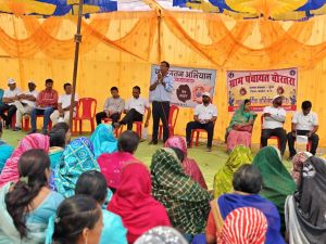 जल संरक्षण हेतु सामूहिक भागीदारी से खैरवाही के नाला में किया गया बोरी बंधान का कार्य जल संरक्षण हेतु सामूहिक भागीदारी से खैरवाही के नाला में किया गया बोरी बंधान का कार्य