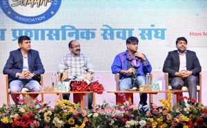 जिम्मेदारी को चुनौती मानकर पूरी ऊर्जा और उत्साह से करें काम - अरुण साव जिम्मेदारी को चुनौती मानकर पूरी ऊर्जा और उत्साह से करें काम - अरुण साव