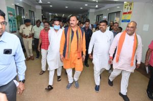 स्वास्थ्य मंत्री ने दुर्ग जिला अस्पताल की स्वास्थ्य सुविधाओं का किया मूल्यांकन स्वास्थ्य मंत्री ने दुर्ग जिला अस्पताल की स्वास्थ्य सुविधाओं का किया मूल्यांकन