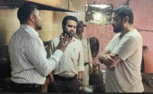 खाद्य सुरक्षा अधिकारियों द्वारा मानव मंदिर होटल का किया गया औचक निरीक्षण खाद्य सुरक्षा अधिकारियों द्वारा मानव मंदिर होटल का किया गया औचक निरीक्षण