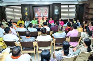 सभापति सूर्यकांत राठौड़ ने निगम सामान्य सम्मिलन बजट पूर्व सत्तापक्ष-विपक्ष से की चर्चा सभापति सूर्यकांत राठौड़ ने निगम सामान्य सम्मिलन बजट पूर्व सत्तापक्ष-विपक्ष से की चर्चा