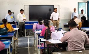 कलेक्टर ने बोर्ड परीक्षाओं के उत्तर पुस्तिकाओं के मूल्यांकन कार्य का लिया जायजा कलेक्टर ने बोर्ड परीक्षाओं के उत्तर पुस्तिकाओं के मूल्यांकन कार्य का लिया जायजा