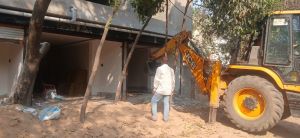 निगम जोन 8 ने परमानंद नगर कोटा में लगभग 5 हजार वर्गफीट भूखंड में बिना अनुमति किये निर्माण को तोड़ा निगम जोन 8 ने परमानंद नगर कोटा में लगभग 5 हजार वर्गफीट भूखंड में बिना अनुमति किये निर्माण को तोड़ा