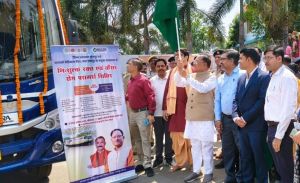 मुख्यमंत्री ने कैंसर डिटेक्शन वैन को हरी झंडी दिखाकर किया रवाना मुख्यमंत्री ने कैंसर डिटेक्शन वैन को हरी झंडी दिखाकर किया रवाना