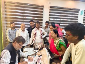 भाजपा प्रदेश अध्यक्ष किरण देव ने क्षेत्र वासियों से भेंट की, समस्याओं के त्वरित निदान के लिये दिये निर्देश भाजपा प्रदेश अध्यक्ष किरण देव ने क्षेत्र वासियों से भेंट की, समस्याओं के त्वरित निदान के लिये दिये निर्देश