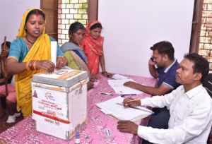 ग्राम खुटेरी, भर्रेगांव एवं मोखला के ग्रामीण आवेदन लेकर पहुंचे ग्राम खुटेरी, भर्रेगांव एवं मोखला के ग्रामीण आवेदन लेकर पहुंचे