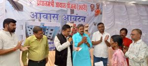 105 हितग्राहियों को खुली लाटरी पद्वति के माध्यम से आवास आबंटन किया गया 105 हितग्राहियों को खुली लाटरी पद्वति के माध्यम से आवास आबंटन किया गया