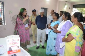 रायपुर जिले की प्रभारी सचिव ऋचा शर्मा ने समाधान पेटियों का किया निरीक्षण रायपुर जिले की प्रभारी सचिव ऋचा शर्मा ने समाधान पेटियों का किया निरीक्षण