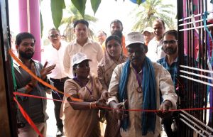 जिला पंचायत अध्यक्ष एवं कलेक्टर ने कुंआगोंदी में प्रधानमंत्री आवास योजना के हितग्राही कलीराम को कराया गृह प्रवेश जिला पंचायत अध्यक्ष एवं कलेक्टर ने कुंआगोंदी में प्रधानमंत्री आवास योजना के हितग्राही कलीराम को कराया गृह प्रवेश