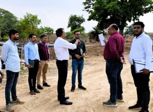 बालोद जिले में जल जीवन मिशन के बेहतर संचालन हेतु प्रमुख अभियंता ने विभिन्न ग्रामों का किया निरीक्षण बालोद जिले में जल जीवन मिशन के बेहतर संचालन हेतु प्रमुख अभियंता ने विभिन्न ग्रामों का किया निरीक्षण