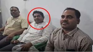 किसान से 50 हजार रुपये रिश्वत लेने के आरोप में राजस्व निरीक्षक गिरफ्तार किसान से 50 हजार रुपये रिश्वत लेने के आरोप में राजस्व निरीक्षक गिरफ्तार