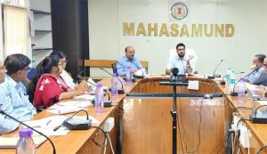  कलेक्टर विनय कुमार लंगेह ली ने कृषि एवं सम्बंधित विभागों की संयुक्त बैठक