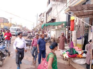   सुपेला संडे बाजार सड़क के ऊपर व्यापार करने वालों पर निगम ने फिर की कार्रवाई 