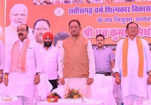  मुख्यमंत्री श्री साय छत्तीसगढ़ चर्म शिल्पकार विकास बोर्ड के नव नियुक्त अध्यक्ष के पदभार ग्रहण समारोह में हुए शामिल