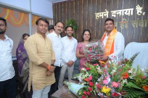 जोन 9 अध्यक्ष पदभार सम्हालने पर गोपेश साहू को महापौर मीनल चौबे, विधायक पुरंदर मिश्रा, मोतीलाल साहू, पूर्व विधायक देवजी भाई पटेल ने दी बधाई
