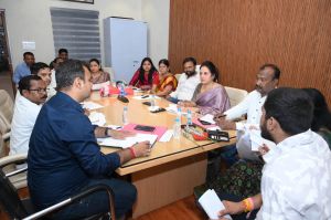 महापौर मीनल चौबे ने जोन 5 में जल समस्या पर बैठक लेकर दुल्लू पंप से पानी खींच रहे लोगों के टुल्लू पंप जब्त करने के दिये निर्देश
