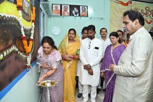   पश्चिम विधायक राजेश मूणत और महापौर मीनल चौबे ने रायपुरा में  पार्षद कार्यालय का किया लोकार्पण            