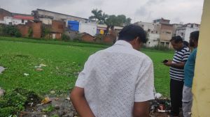 निगम जोन 4 द्वारा वार्ड 57 के सतबहनिया तालाब को जलकुम्भी से मुक्त करने अभियान        
