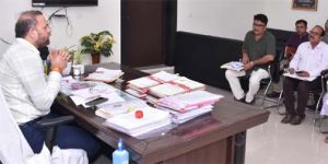 कलेक्टर ने खाद-बीज की उपलब्धता के संबंध में  अधिकारियों की ली संयुक्त बैठक