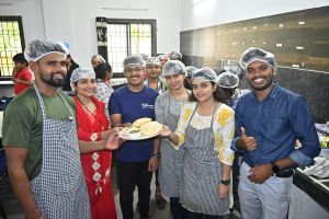  प्रोजेक्ट युवा : युवतियों के साथ-साथ युवक भी ले रहे पाककला में प्रशिक्षण