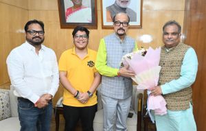  राज्यपाल श्री डेका से छत्तीसगढ़ राज्य बेवरेज कॉर्पोरेशन के अध्यक्ष ने की सौजन्य भेंट