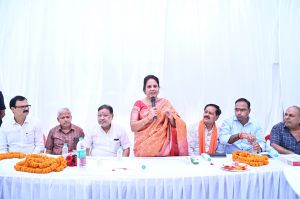 अब रायपुर में महानगर की तर्ज पर सर्विस लेन में पेवर ब्लाक लगाकर सुन्दरता निखारेंगे