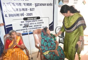 कलेक्टर ने वृद्धाश्रम सुखाश्रय एवं प्रशामक गृह का निरीक्षण कर व्यवस्थाओं का किया पड़ताल