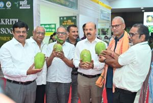  आमों की 200 से अधिक किस्मों एवं व्यंजनों को देखने उमड़ा रायपुर