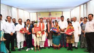  शाला प्रवेशोत्सव में शामिल हुए केन्द्रीय राज्य मंत्री  तोखन साहू और उप मुख्यमंत्री  अरूण साव