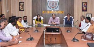  शहरी एवं ग्रामीण क्षेत्रों में सघन पौधरोपण करने की जरूरत : कलेक्टर