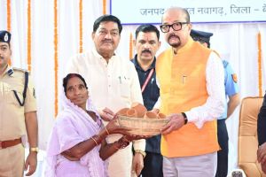 गोद लिए ग्राम टेमरी में राज्यपाल का प्रेरक प्रवास - जनसंवाद, विकास और जनभागीदारी की मिसाल