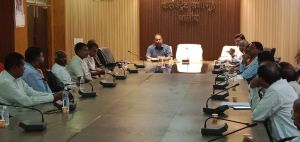 अपर कलेक्टर  अजय किशोर लकरा ने ली जिले के समस्त पेट्रोल पंप संचालकों की बैठक 