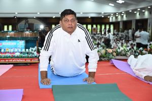  अंतरराष्ट्रीय योग दिवस पर कृषि मंडपम सभाकक्ष, कृषि महाविद्यालय में हुआ जिला स्तरीय कार्यक्रम