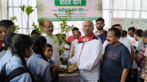 *जुड़ाव और सकारात्मक ऊर्जा  का सशक्त माध्यम है योग- सांसद श्री अग्रवाल*