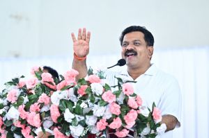 अंतर्राष्ट्रीय योग दिवस पर कवर्धा में भव्य 'योग संगम', उपमुख्यमंत्री  विजय शर्मा ने लिया भाग