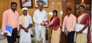   राज्यपाल श्री डेका ने तुलसी शिशु मंदिर कांकेर के विकास के लिए 2 लाख रूपए दिए