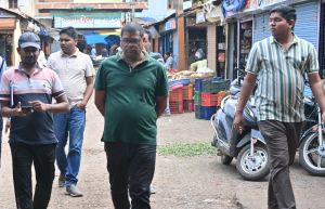 आयुक्त ने चल रहे साफ-सफाई व्यवस्था को और बेहतर बनाने दिए निर्देश