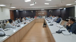 प्रभारी अपर आयुक्त एवं अधीक्षण अभियंता ने जल विभाग अभियंताओं की बैठक लेकर कार्य समीक्षा की