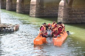  शिवनाथ नदी में बाढ़ बचाव के लिए मॉकड्रिल का आयोजन, कलेक्टर ने तैयारियों की सराहना की