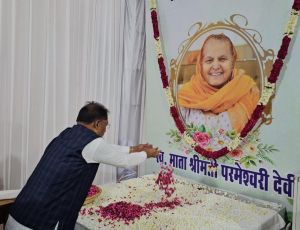  मुख्यमंत्री  विष्णुदेव साय ने रोहतक पहुंचकर स्व. परमेश्वरी देवी को अर्पित की श्रद्धांजलि