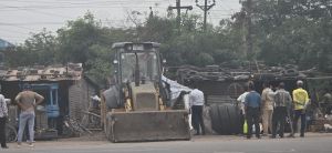  टीम प्रहरी निगम नगर निवेश ने मालवीय मार्ग, दलदल सिवनी मार्ग में अवैध ठेलों को हटाया