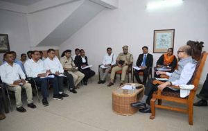  राज्यपाल ने खैरागढ़ जिले में गोद ग्राम सोनपुरी के विकास कार्यों का लिया जायजा