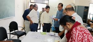 कलेक्टर और लोक सेवा आयोग के सदस्य ने किया पीएससी परीक्षा केन्द्र का आकस्मिक निरीक्षण