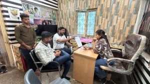 भाठागांव अंडरब्रिज में पाम्पलेट लगाने पर चालानी कार्यवाही